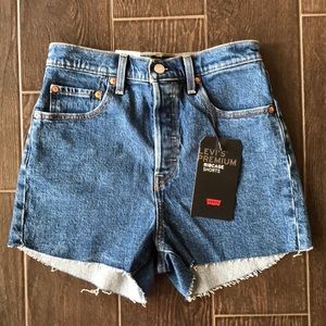 NWT Levi’s Ribcage Shorts